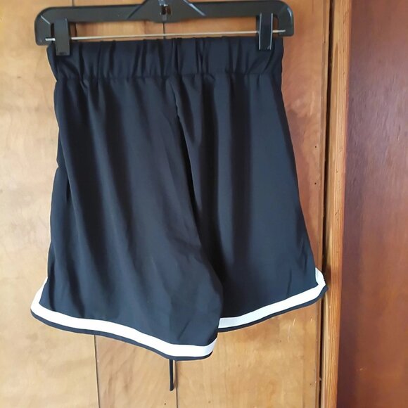 Black & White 2 Piece Lounge Set Women Size S Athletic Shorts Matching Set - Picture 6 of 6